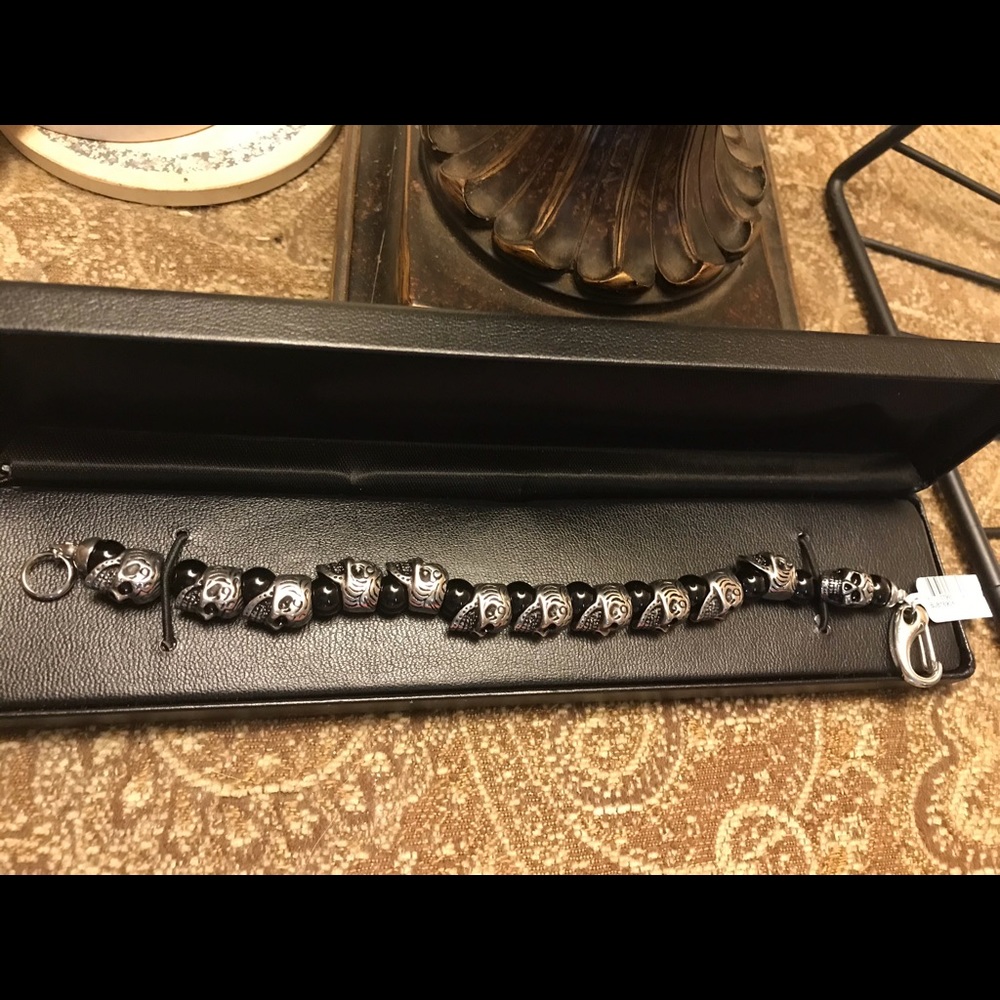 Men’s skull bracelet